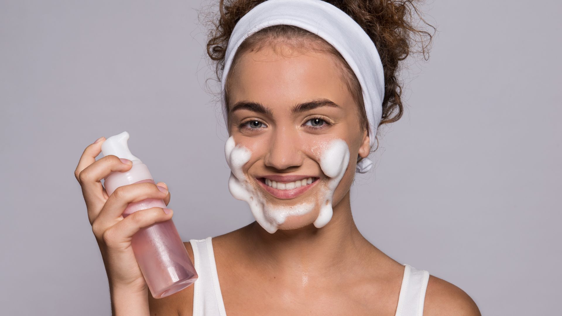 Skincare com responsabilidade: O que um Dermatologista pode te orientar da forma correta para sua pele