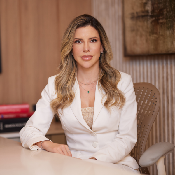 Dra. Luanna Caires Portela